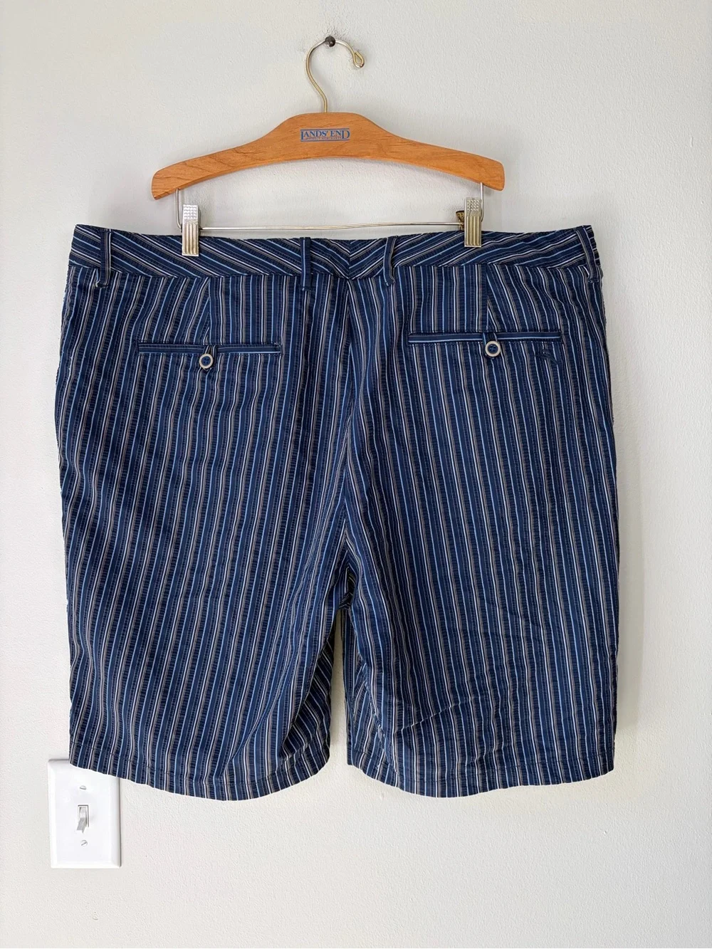 Tommy Bahama Men’s Blue Hybrid Striped Shorts